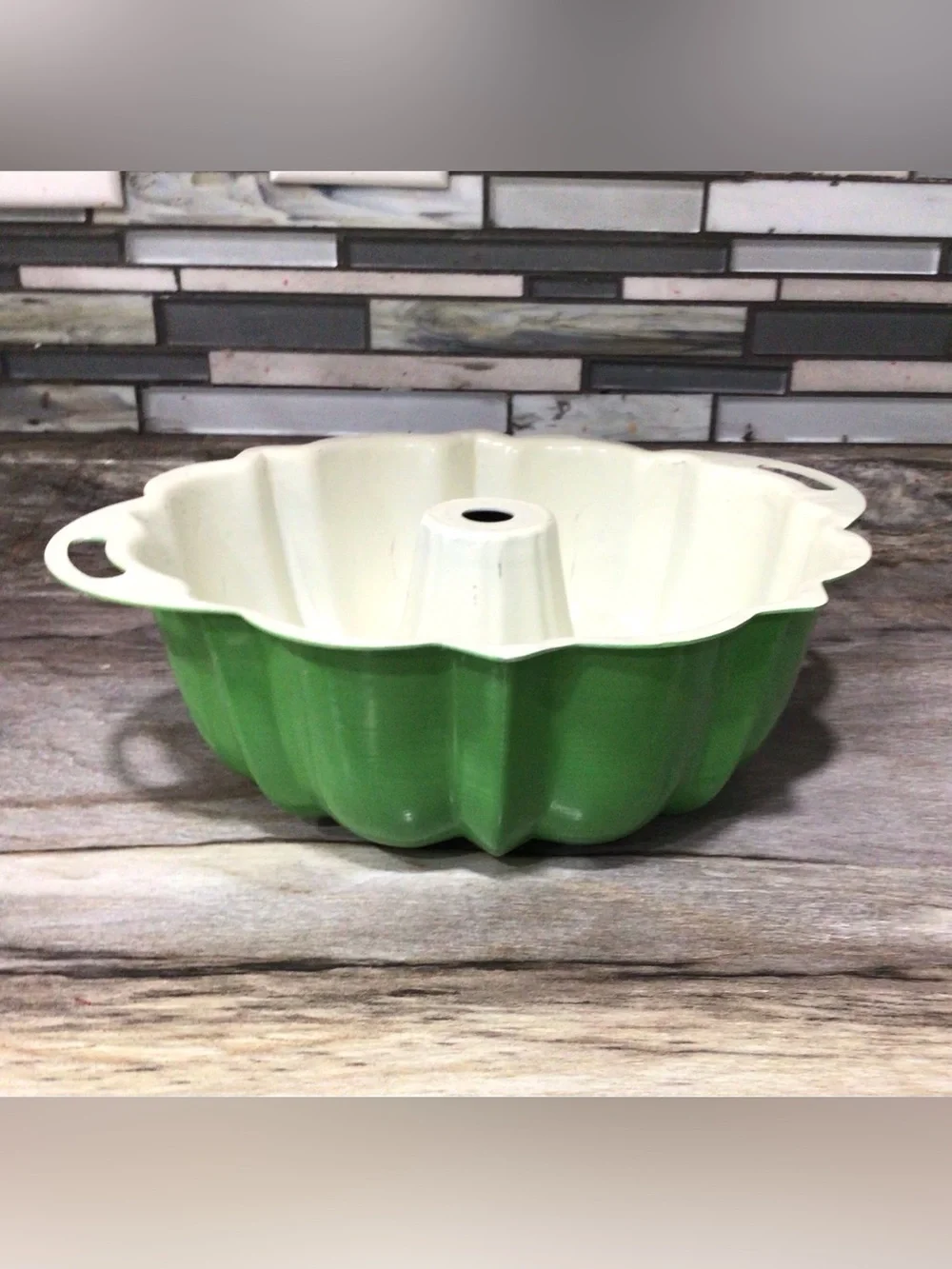 Vintage Nordic Ware Green Bundt Pan 10” Aluminum Nonstick Fluted Tube Cake Mold